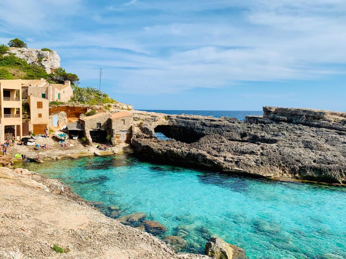 Hostal Cala Llombards Kültér fotó