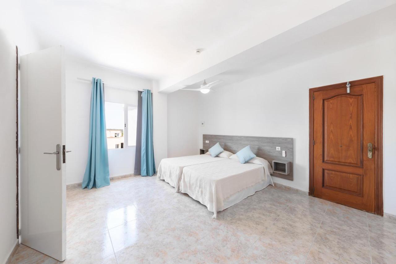 Hostal Cala Llombards Kültér fotó