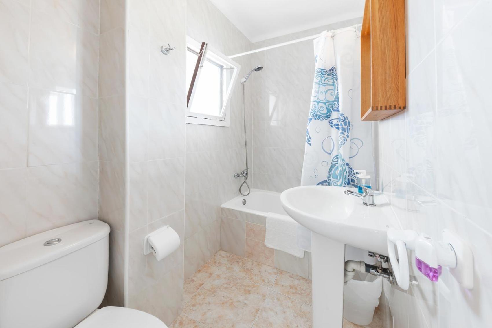 Hostal Cala Llombards Kültér fotó