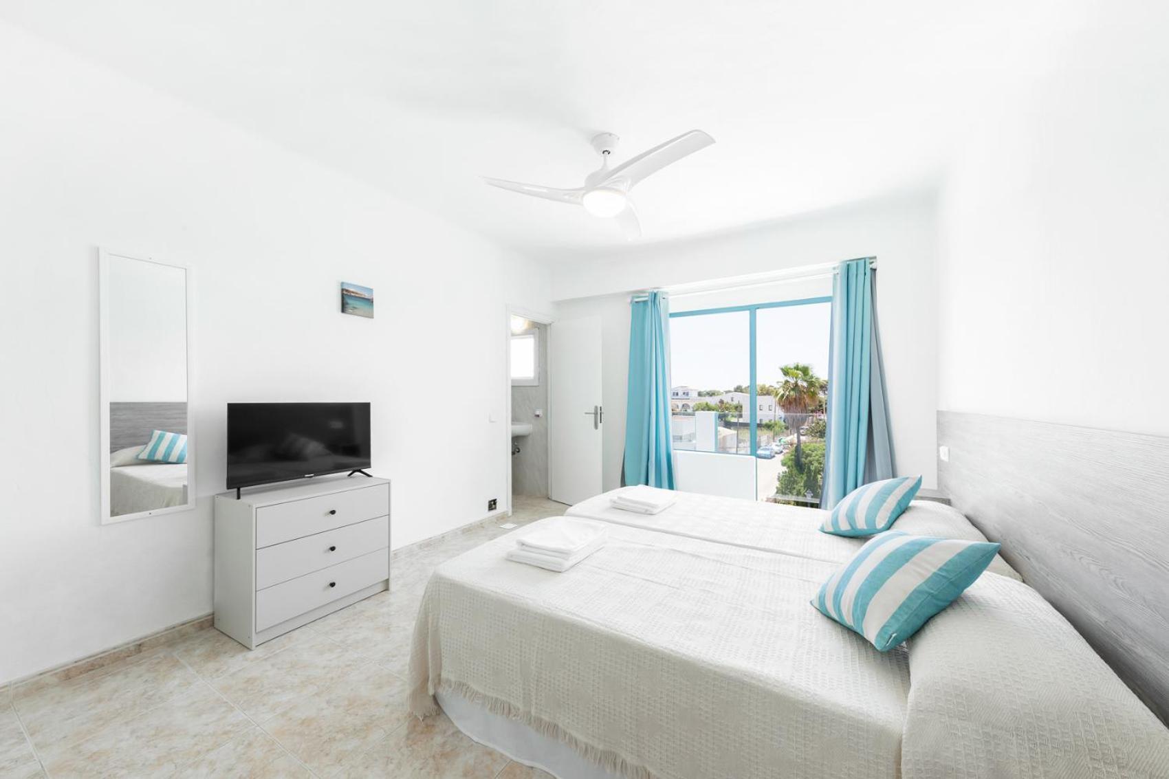 Hostal Cala Llombards Kültér fotó