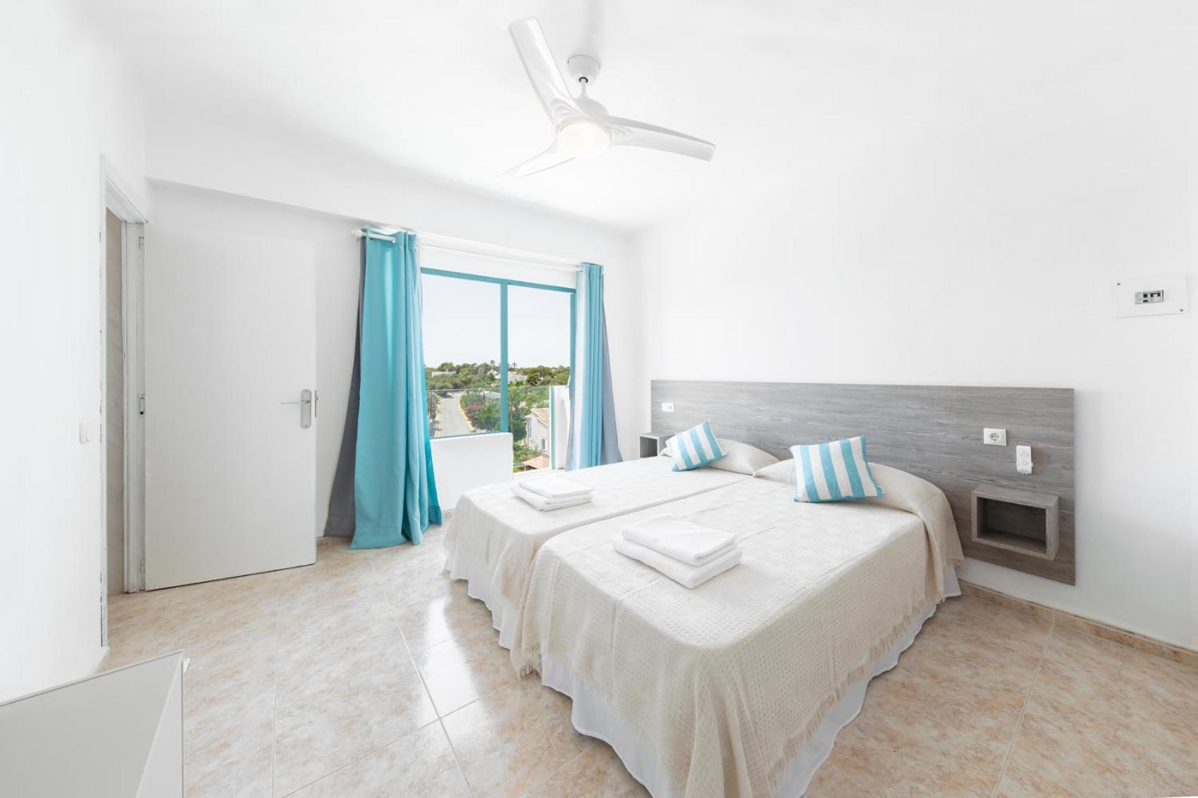 Hostal Cala Llombards Kültér fotó